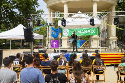 Un millar de ‘escoltes’ se manifestaron ayer por la tarde en Agramunt.