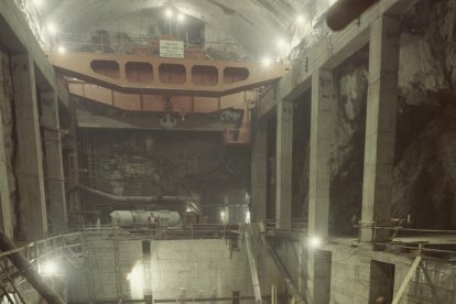 Imatges del procés de construcció de les centrals de Tavascan, enclavades mig quilòmetre dins la roca de la muntanya.