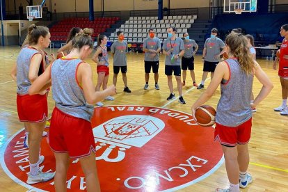 Brotons, amb el dorsal 21, en un partit contra el Cadí d’aquest any.
