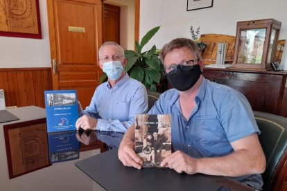 El israelí Eric Mauer, acompañado de sus dos hijos y su mujer, siguió el miércoles las huellas de sus abuelos en su huida por el Pirineo.