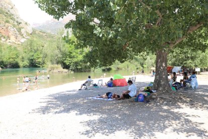 El Tren dels Llacs va arrancar ahir el ferrocarril panoràmic, que va traslladar 90 passatgers de Lleida a la Pobla de Segur.