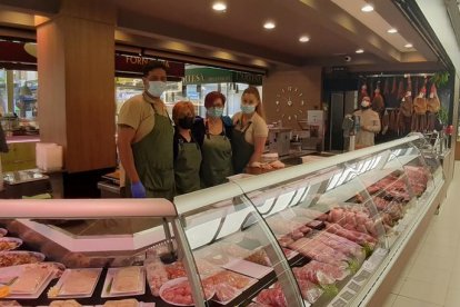 L’exterior del mercat té terrasses i ha revitalitzat la zona.