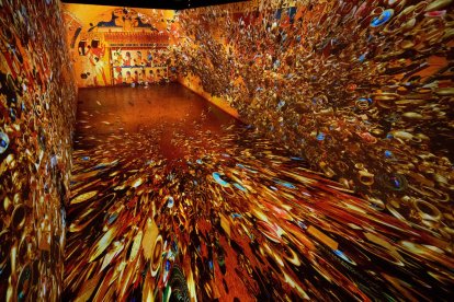 El visitant pot disfrutar de l'exposició 'Tutankamon, l'experiència immersiva' amb una nova mirada.