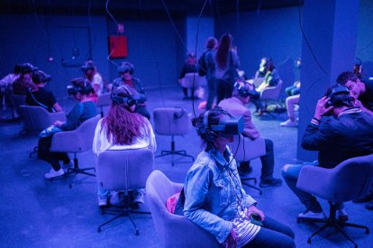 Els visitants també poden explorar l'interior de la Casa Amatller amb ulleres de realitat virtual.