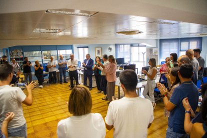 Part de l’equip de SEGRE en el moment d’anunciar el relleu en la direcció