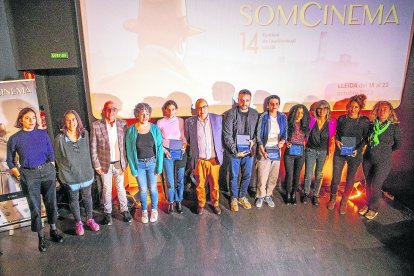Guanyadors, autoritats i patrocinadors, ahir en l’acte de clausura del festival Som Cinema de Lleida.