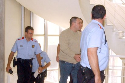 El llavors president de la Generalitat, Jordi Pujol, va ser l’encarregat d’inaugurar la comissaria.