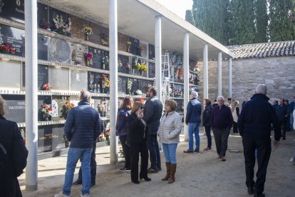 Tàrrega. El cementerio se llenó de visitantes en el día de Tots Sants.