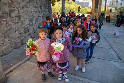 Les autoritats locals també van participar en l’ofrena.