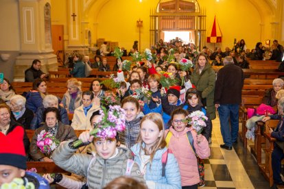Les autoritats locals també van participar en l’ofrena.