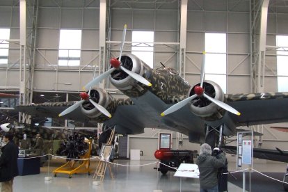 El model d’avió que va bombardejar Lleida en un museu italià.