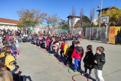 Los alumnos llenaron el patio de la escuela.