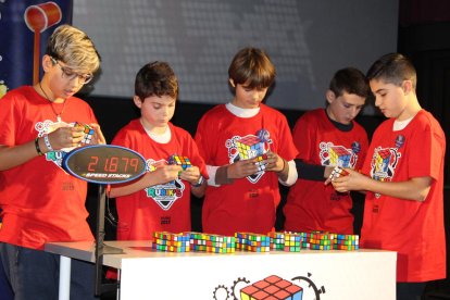 per a tots els públics. Dins la setmana de la ciència van organitzar diferents premis segons les dificultats de cada categoria.