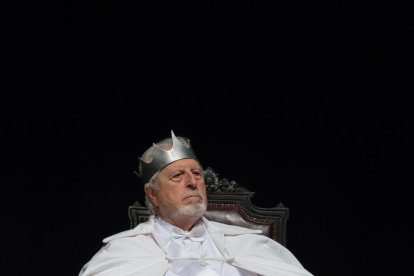 la força de la paraula. Tot el pes de les obres descansa en els actors, que donen vida a textos atemporals.