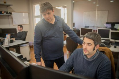 compromís. La cooperativa de consum Lo Fato de Lleida permet als socis comprar aliments de proximitat i ecològics a bon preu.