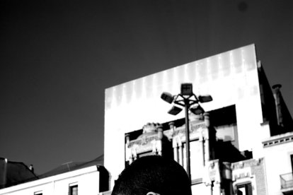 cicatrius de guerra. A l'Arc del pont encara es poden veure nombroses marques de metralla.