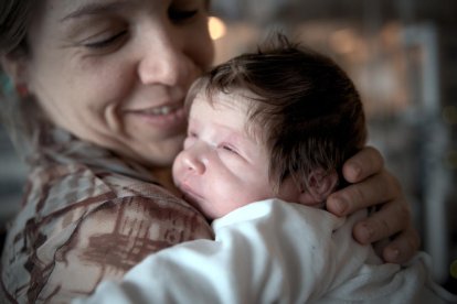 invisibles. Els fotògrafs voluntaris han de ser invisibles i no intervenir gens en els moments que es viuen a Neonats.