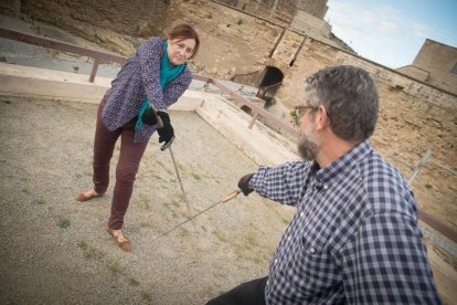 balls. La desfilada del diumenge a la tarda és un gran espectacle de color, música i vestuari.