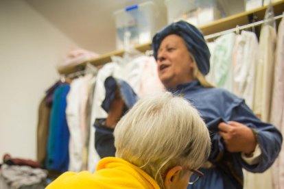 balls. La desfilada del diumenge a la tarda és un gran espectacle de color, música i vestuari.