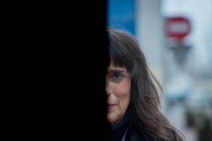 Lectora voraç, finalment va decidir-se per escriure. Quaderns, publicada per Llibres del delicte, va ser la seua primera novel·la. Una obra coral ambientada en un petit poble de les Garrigues que Solé, nascuda a Alfés i veïna dels Torms, va asse ...