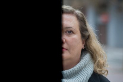 Lectora voraç, finalment va decidir-se per escriure. Quaderns, publicada per Llibres del delicte, va ser la seua primera novel·la. Una obra coral ambientada en un petit poble de les Garrigues que Solé, nascuda a Alfés i veïna dels Torms, va asse ...