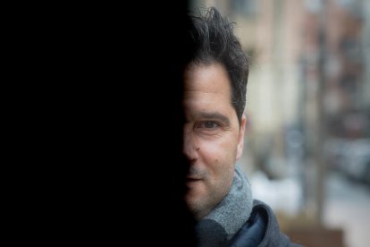 Lectora voraç, finalment va decidir-se per escriure. Quaderns, publicada per Llibres del delicte, va ser la seua primera novel·la. Una obra coral ambientada en un petit poble de les Garrigues que Solé, nascuda a Alfés i veïna dels Torms, va asse ...