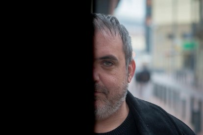 Lectora voraç, finalment va decidir-se per escriure. Quaderns, publicada per Llibres del delicte, va ser la seua primera novel·la. Una obra coral ambientada en un petit poble de les Garrigues que Solé, nascuda a Alfés i veïna dels Torms, va asse ...