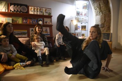 ple. Les sessions de contacontes de la llibreria El Genet Blau acostumen a tenir un gran èxit de convocatòria.