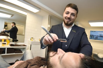 Afaitant de país en país