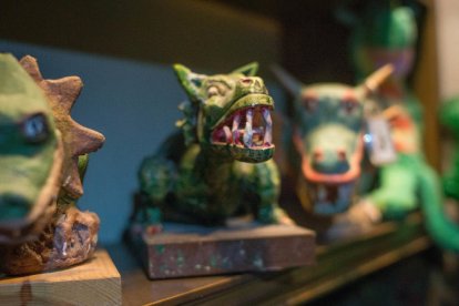 reserves de menjar. La brigada municipal guarda tots els xumets que la canalla de Lleida penja al Marraco.