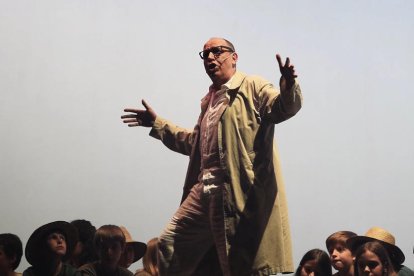la ciutat grisa. A ‘La ciutat grisa’, la gent no recorda la seua història. A sota, l’Orquestra de Professors del Conservatori de Cervera.
