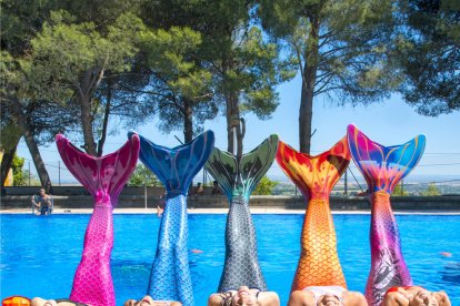 estil. Les cues de les sirenes poden ser de molts colors.