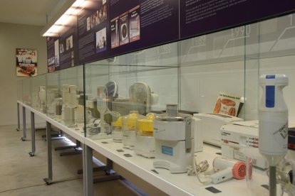museu. A les vitrines de Taurus es resumeix més de mig segle d’història a través d’electrodomèstics.