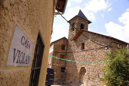 son. Les bruixes i bruixots eren considerats autors de pedregades i tempestes, que el mossèn conjurava des dels comunidors, com el de Son.
