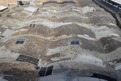 estació de ferrocarril. Vista de la Seu Vella des de la terrassa, on no es pot accedir habitualment.