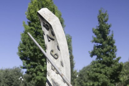àger. D’esfera armil·lar solilunar, és a dir, que serveix tant amb el sol com amb la lluna.