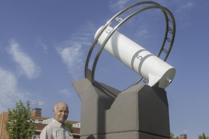 àger. D’esfera armil·lar solilunar, és a dir, que serveix tant amb el sol com amb la lluna.