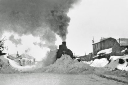 pont de ferro. El primer pont ferroviari tenia una sola via i era el més llarg d’Espanya.