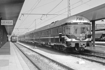 pont de ferro. El primer pont ferroviari tenia una sola via i era el més llarg d’Espanya.