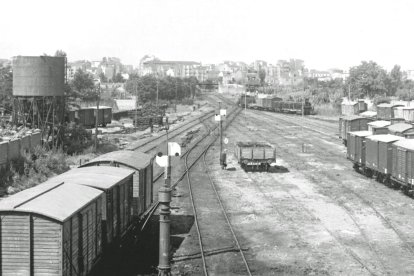 pont de ferro. El primer pont ferroviari tenia una sola via i era el més llarg d’Espanya.