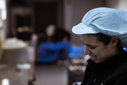 pastura. Les més de vuit-centes cabres de Cal Quitèria mengen el farratge que ells mateixos produeixen.