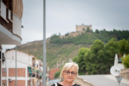 poble vell i poble nou. Estèticament, l’església de Mequinensa va en la línia racionalista de les cases del poble nou: totxos a vista i parets blanques.