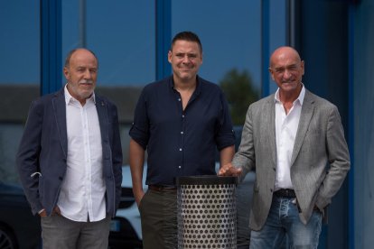 fires. Detall d’una exhibició professional d’una perruquera a l’estand de Termix en una fira del sector.