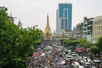 MANIFESTACIONS. Ni la llei marcial decretada ha pogut aturar les protestes