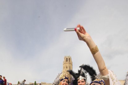 selfie. La desfilada és molt espectacular, però abans i després també es poden veure imatges molt divertides.