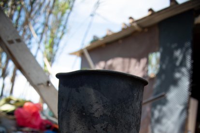 abdelaziz. Va venir a Europa el 1988 i té permís de residència des del 1992. Ha treballat en camps de tot Espanya.