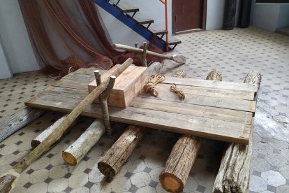 en família. Teresa Loan i Sebastià Perelada, de Ca de Serà de Boi ,pescant a l’estany de Caldes. La foto està feta entre 1923 i 1930.