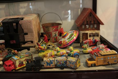 col·laboració. L’ajuntament li va cedir un local per poder exposar les nines.