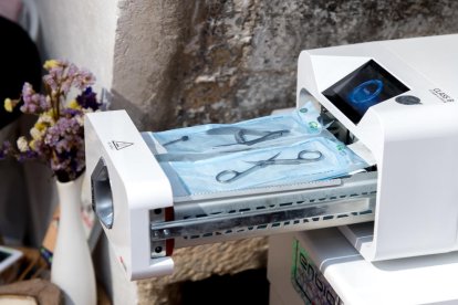 símbol de poder. A la cultura egípcia pintar-se les ungles era exclusiu de la reialesa tant en homes com en dones.