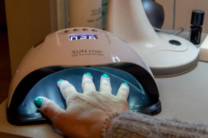 símbol de poder. A la cultura egípcia pintar-se les ungles era exclusiu de la reialesa tant en homes com en dones.